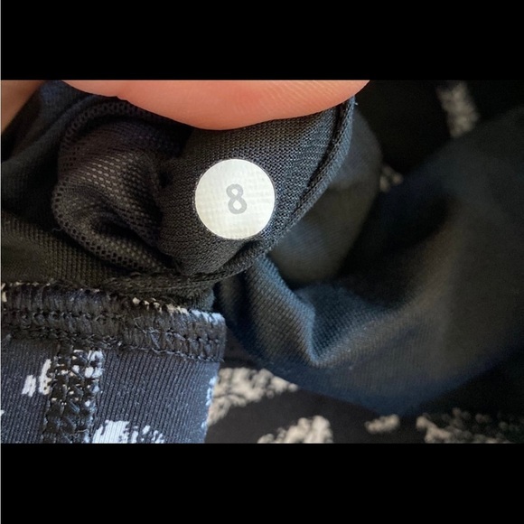 Lululemon Energy bra women’s eight 8 black white GUC no pads - Picture 5 of 5